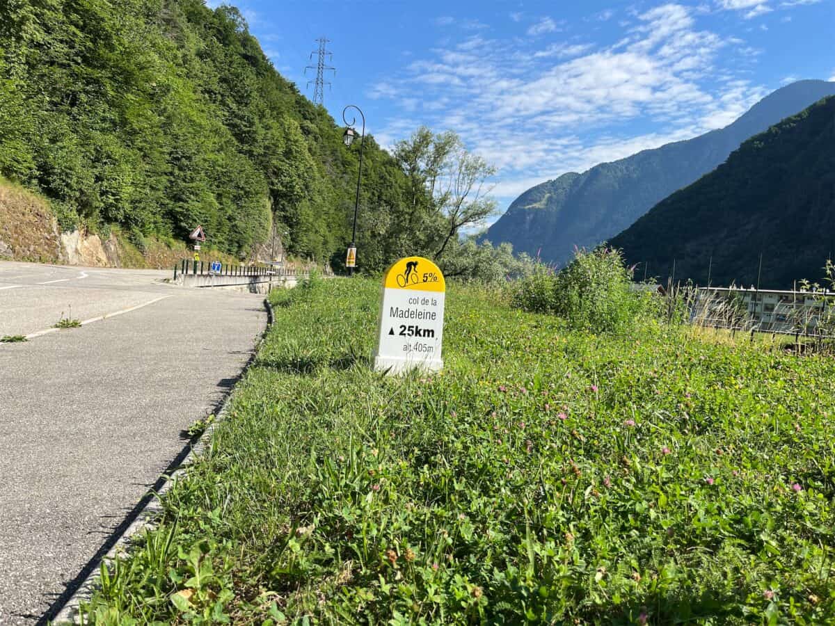 the first road marker on the col de la madeleine showing 25 kilometers