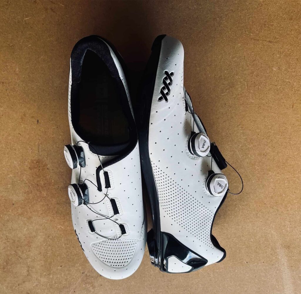 a pair of bontrager road cycling shoes